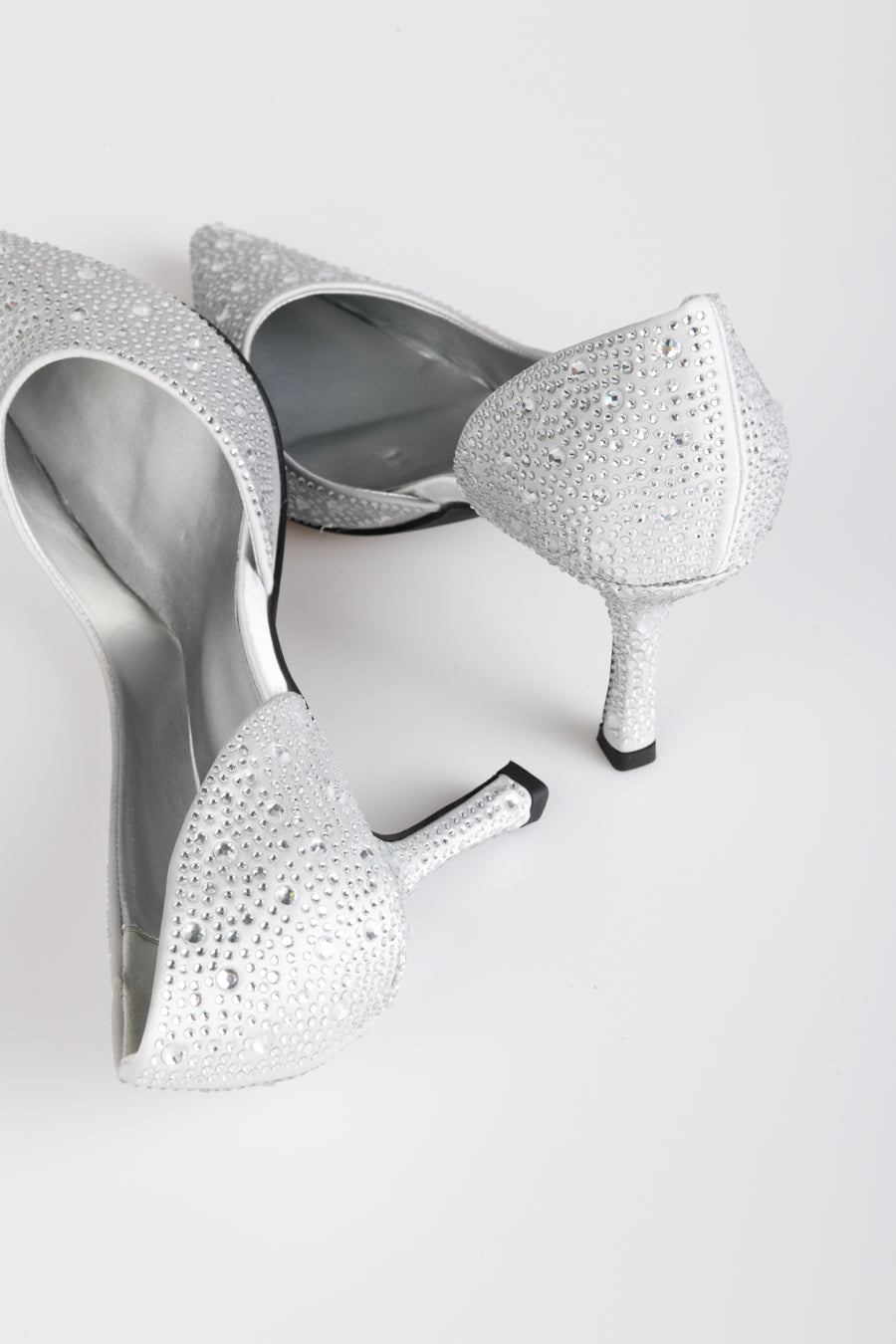 Décolleté in raso con strass