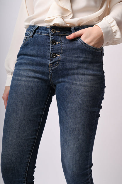Jeans skinny con bottoni