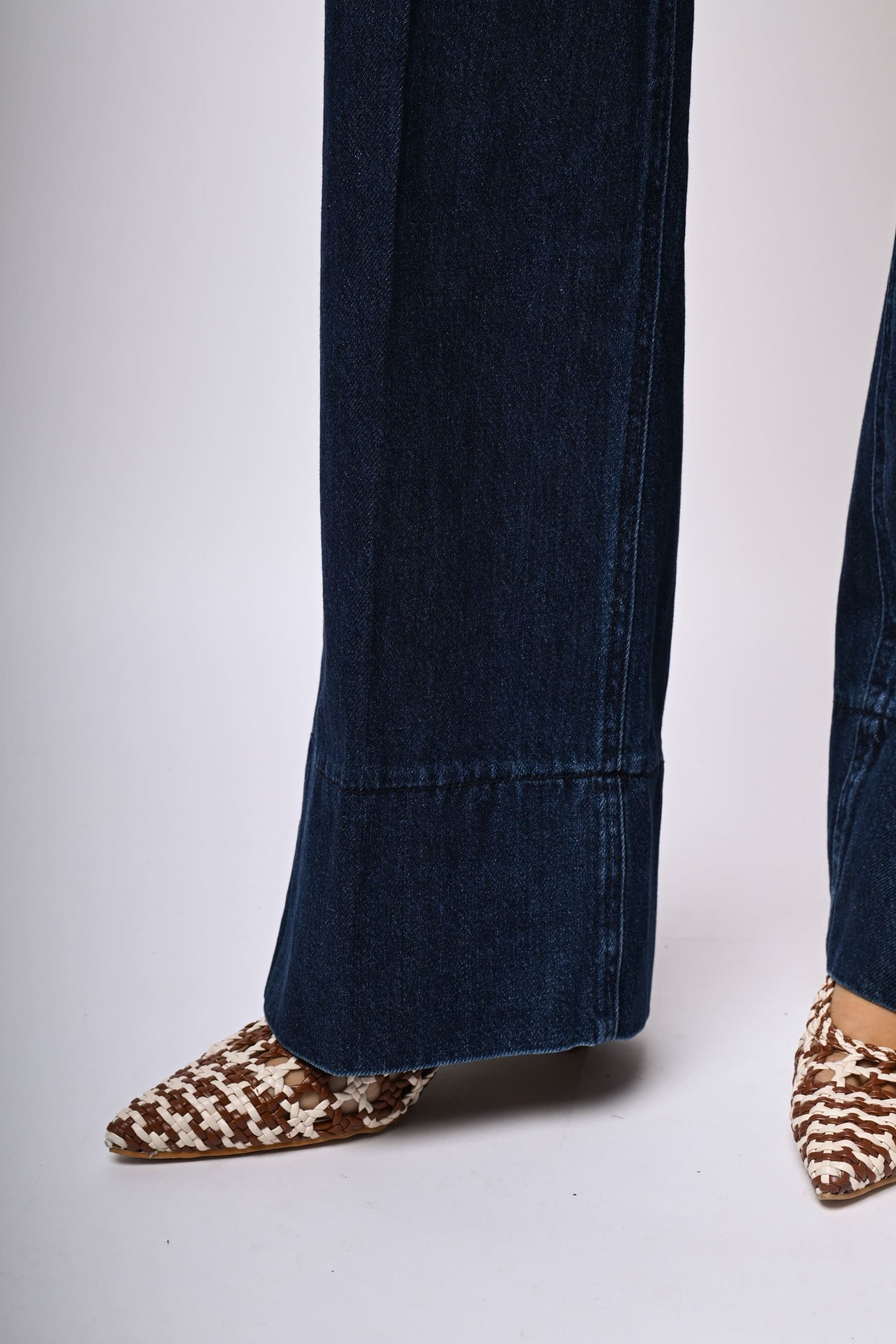 Jeans a gamba ampia con risvolto